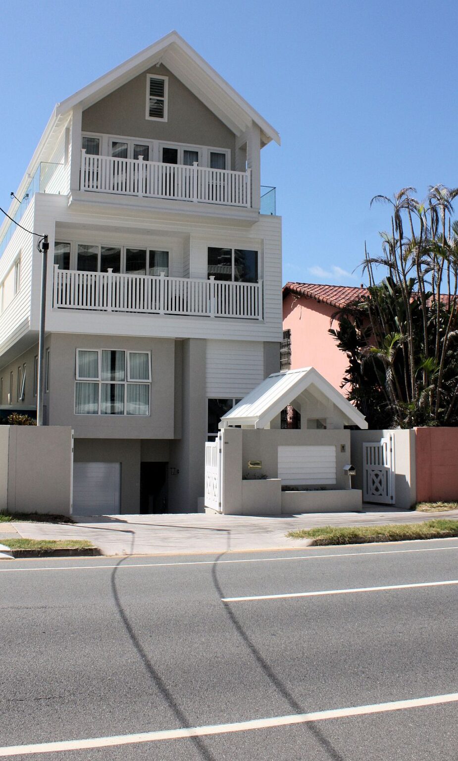 The outside of a house in the Hamptons