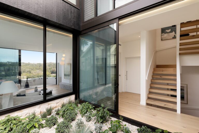 Panoramic harbour views from Fairlight residence overlooking North Harbour