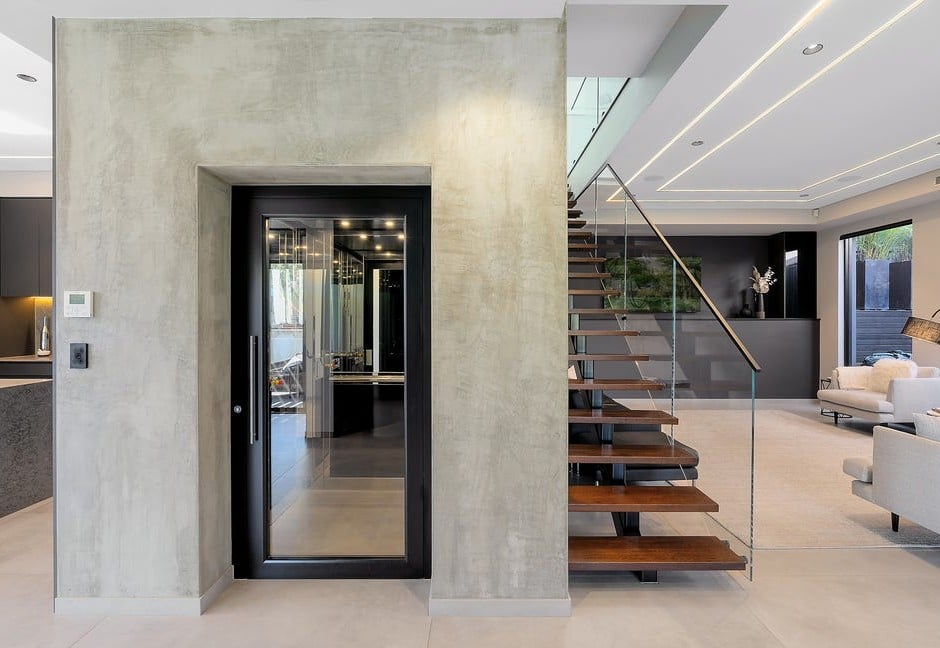 Residential lift shaft guide