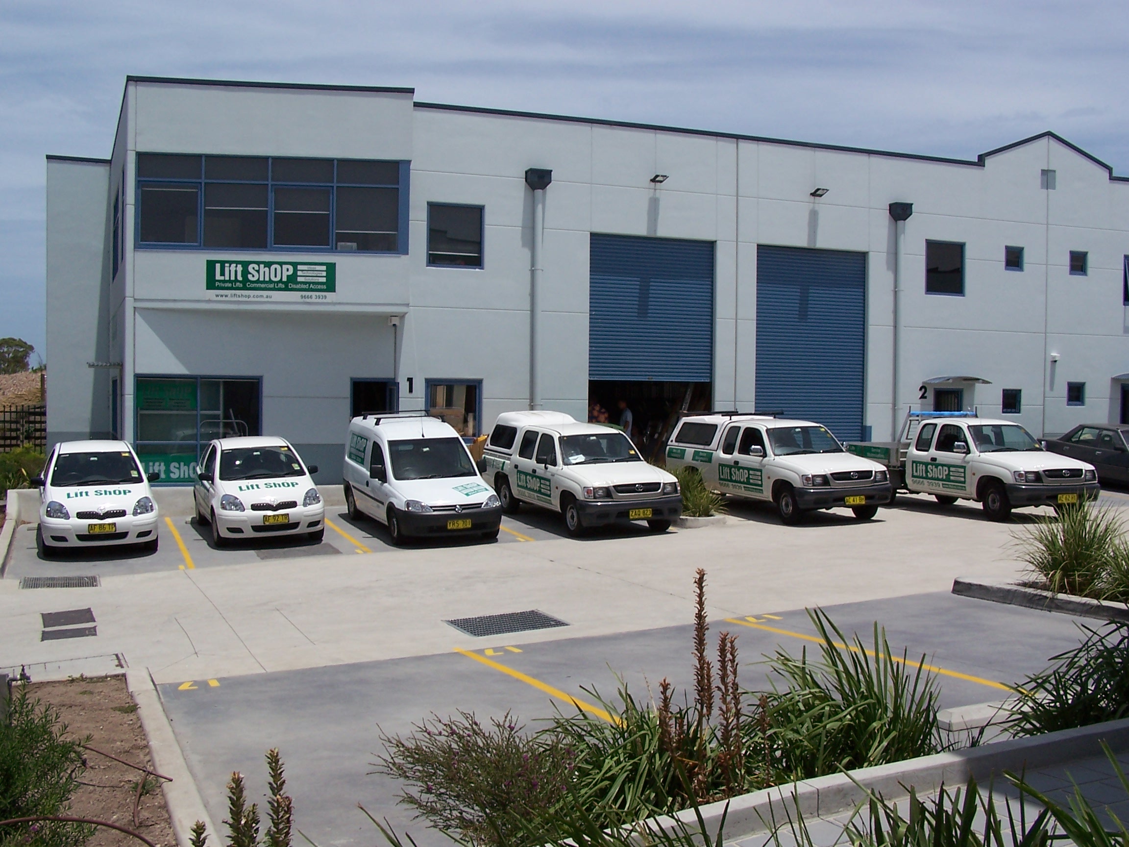 Lift Shop cars outside the Sydney showroom in 2005