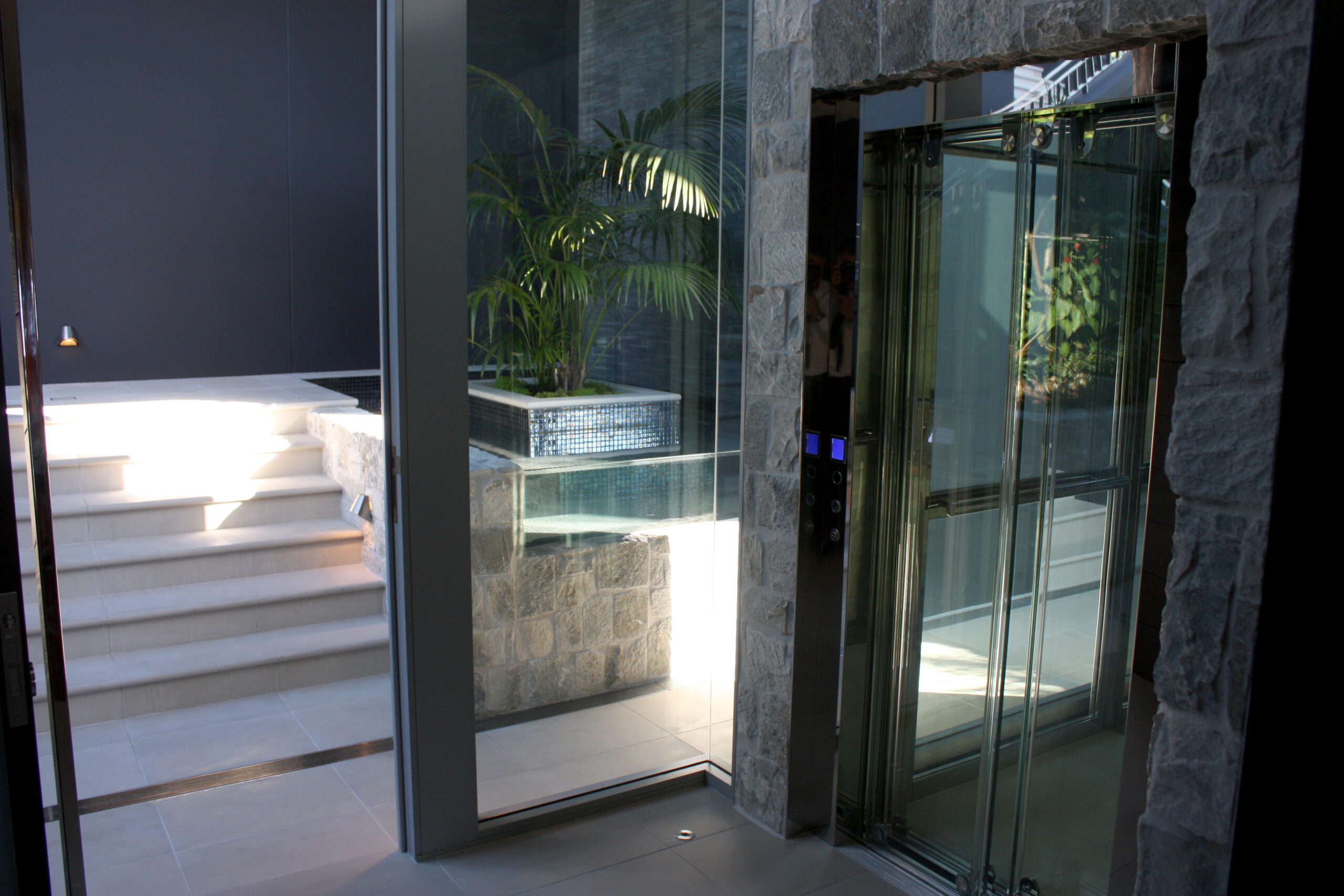 Supermec V3 glass lift