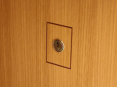 button-landing-door-example
